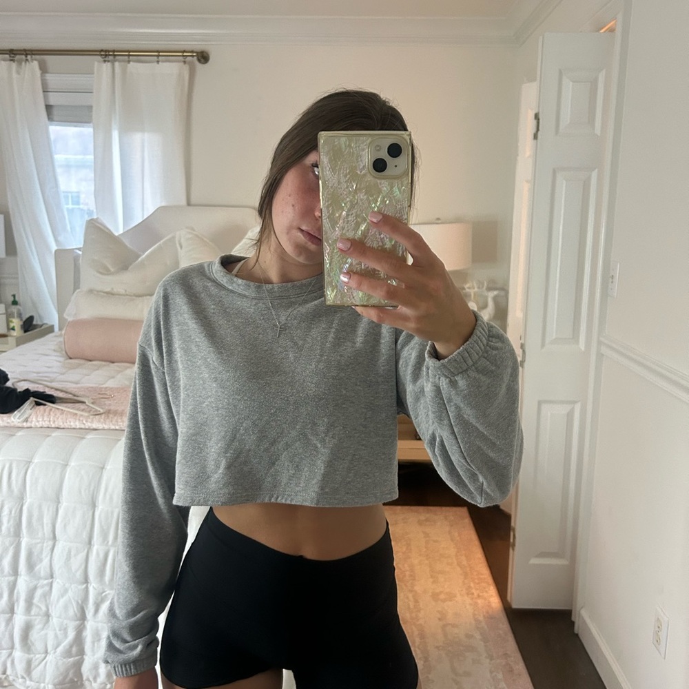 Forever 21 Grey Cropped Long Sleeve